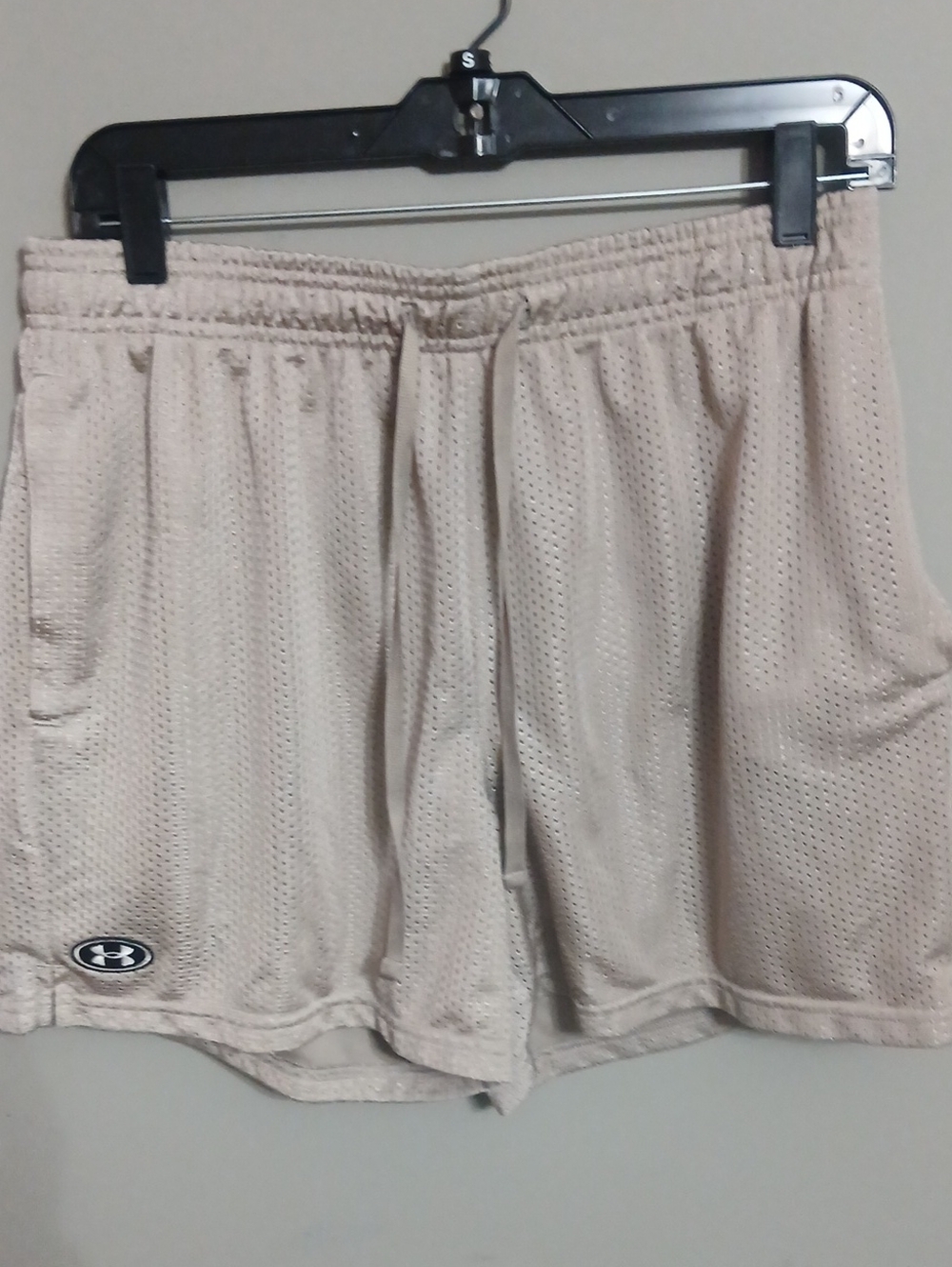 Under Armour Mens Large  Mesh Shorts